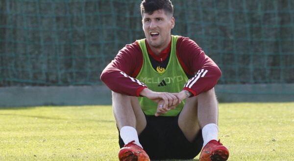 winter training camp Standard de Liege 11/01/2024 MARBELLA, SPAIN - JANUARY 11 : Perica Stipe forward of Standard Liege pictured during the winter training camp of Standard de Liege as part of the preparation for the rest of the 2023-2024 Jupiler Pro League football season on January 11, 2024 in Marbella, SPAIN, 11/01/2024 Marbella SPAIN Copyright: xJanxDexMeuleneirx,Image: 836025256, License: Rights-managed, Restrictions: PUBLICATIONxNOTxINxFRAxBEL, Model Release: no, Credit line: Jan De Meuleneir / imago sportfotodienst / Profimedia