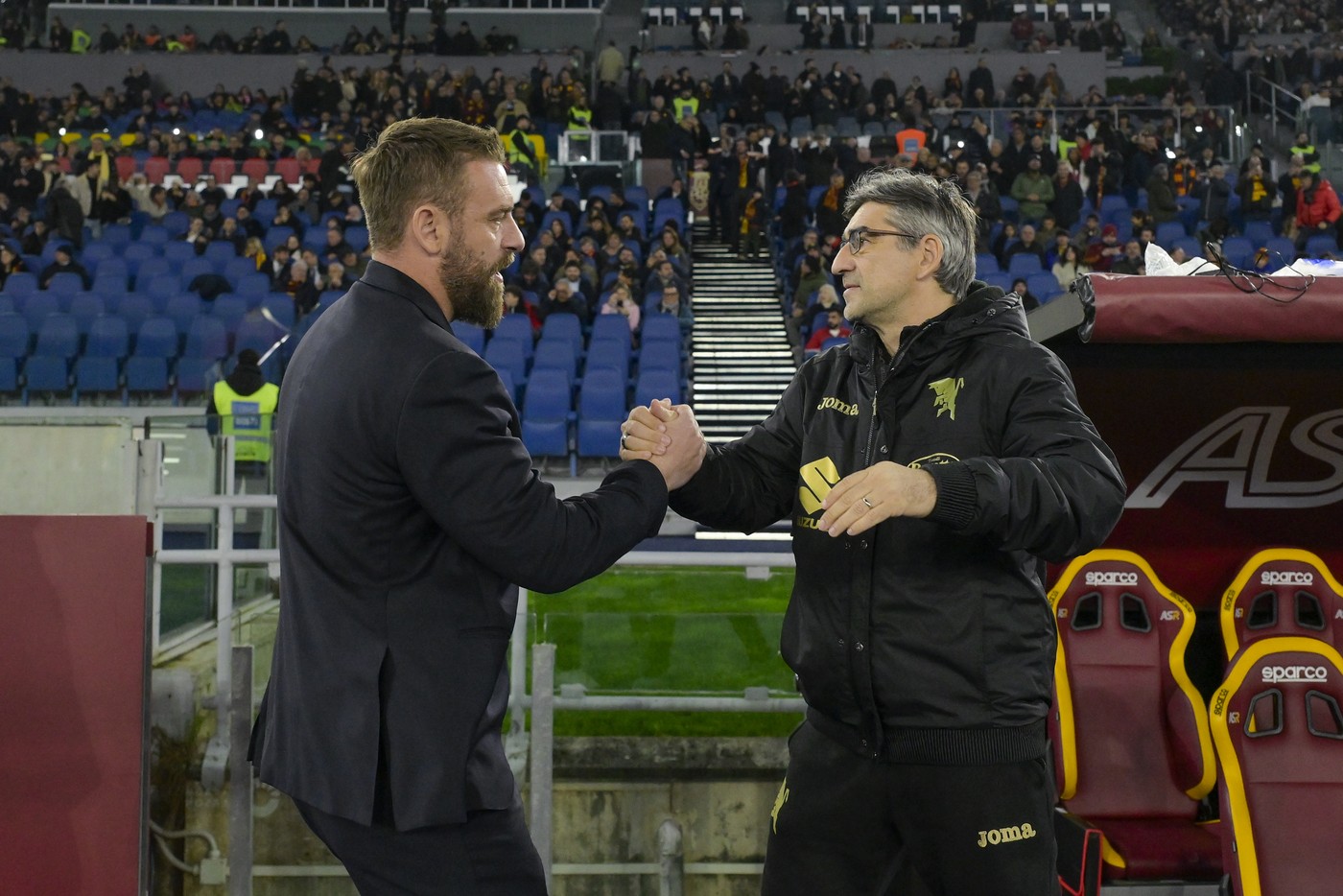 26 Febbraio 2024 Roma, Italia - AS Roma vs Torino FC - Campionato italiano di calcio Serie A TIM 2023/2024 - Stadio Olimpico. Nella foto: Daniele De Rossi coach of AS Roma; Ivan Juric head coach Torino FC

February 26, 2024 Rome, Italy - AS Roma vs Torino FC - Italian Serie A Football Championship 2023/2024 - Olympic Stadium. In the photo: Daniele De Rossi coach of AS Roma; Ivan Juric head coach Torino FC,Image: 851065495, License: Rights-managed, Restrictions: , Model Release: no, Credit line: Fabrizio Corradetti / LaPresse / Profimedia