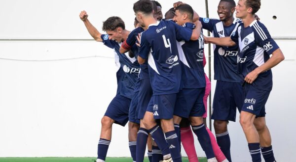 La joie de Bordeaux apres l'egalisation dans les arrets de jeux par un but de la tete de leur gardien de but Lassana DiabatÃ' durant le match de championnat de France de football de national 2 Girondins de Bordeaux contre Poitiers stade poitevin FC  au Stade sainte Germaine de Bordeaux Sud Ouest de la France le31 aout 2024       The joy of Bordeaux after the equalizer in stoppage time with a goal from the head of their goalkeeper Lassana DiabatÃ' during the French football championship match of national 2 Girondins de Bordeaux against Poitiers Stade Poitevin FC at the Sainte Germaine stadium in Bordeaux South West of France on August 31  2024//VAQUERODANIEL_DVA-2202/Credit:DANIEL VAQUERO/SIPA/2408312316,Image: 903572665, License: Rights-managed, Restrictions: , Model Release: no, Credit line: DANIEL VAQUERO / Sipa Press / Profimedia