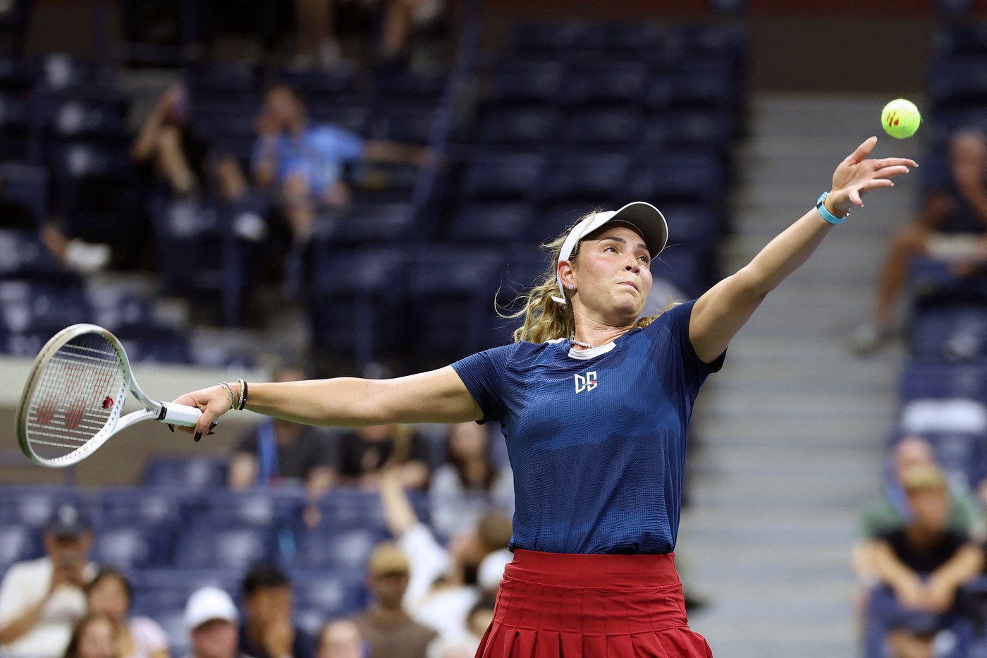 Croatia's Donna Vekic serves to China's Qinwen Zheng during their women's singles round of 16 tennis match on day seven of the US Open tennis tournament at the USTA Billie Jean King National Tennis Center in New York City, on September 1, 2024.,Image: 904003557, License: Rights-managed, Restrictions: , Model Release: no, Credit line: CHARLY TRIBALLEAU / AFP / Profimedia