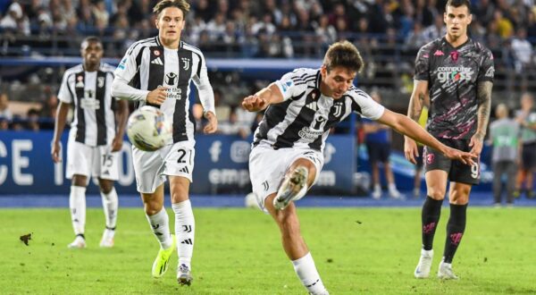 Juventus's Andrea Cambiaso shots on goal during Empoli FC vs Juventus FC, Italian soccer Serie A match in Empoli, Italy, September 14 2024,Image: 907662684, License: Rights-managed, Restrictions: No Italy., Model Release: no, Credit line: Fabio Fagiolini/IPA Sport / ipa- / PA Images / Profimedia