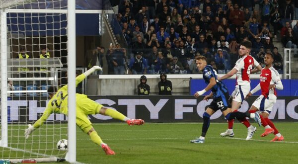 David Raya of Arsenal FC makes a save Atalanta BC vs Arsenal FC, 1Â° round of Chanpions League 2024-25, game at Gewiss stadium in Bergamo (BG), Italy, on September 19, 2024.,Image: 910014491, License: Rights-managed, Restrictions: Per la presente foto non è stata rilasciata liberatoria. Ai sensi di legge e come già accettato in fase di registrazione sul sito, chi pubblica la foto è tenuto a pixelare tutto ciò che violi il Diritto alla Privacy di soggetti terzi (volti, targhe ecc.)., Model Release: no, Credit line: IPA Sport/ABACA / Abaca Press / Profimedia