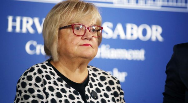 Zagreb, 08.10.2024. - Saborske zastupnice Anka Mrak-Taritaš i Dalija Orešković održale su konferenciju za medije s temom ostavka ministra demografije i useljeništva. Na fotografiji Anka Mrak-Taritaš.  foto HINA /Zvonimir KUHTIĆ/ kuzo