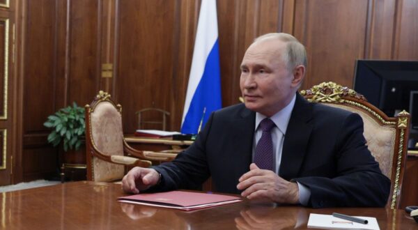 epa11622318 Russian President Vladimir Putin (R) speaks with Sberbank CEO and Chairman of the Executive Board Herman Gref during their meeting at the Kremlin in Moscow, Russia, 24 September 2024.  EPA/ALEXANDER KAZAKOV/SPUTNIK/KREMLIN POOL MANDATORY CREDIT
