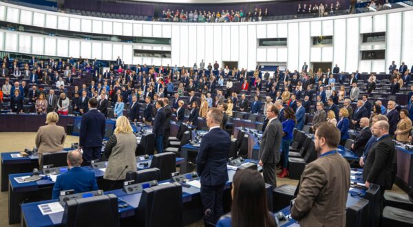 epa11647684 Members of the European Parliament stand during a minute of silence to pay tribute to the victims of the 07 October Hamas attack on Isreal upon the opening of the plenary session at the European Parliament in Strasbourg, France, 07 October 2024.   EPA/CHRISTOPHE PETIT TESSON