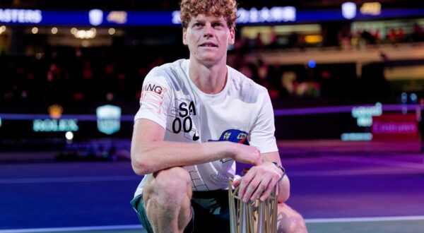 epa11656999 Jannik Sinner of Italy poses with the trophy after winning his Men's Singles Final match against Novak Djokovic of Serbia at the Shanghai Masters tennis tournament in Shanghai, China, 13 October 2024.  EPA/ALEX PLAVEVSKI