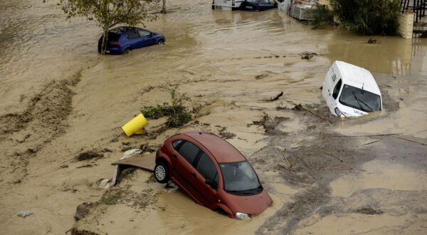 epa11690460 A view of partially submerged vehicles after the Guadalhorce River burst its banks following torrential rains in Alora, Malaga, Spain, 29 October 2024. The area is currently facing significant rainfall.  EPA/JORGE ZAPATA