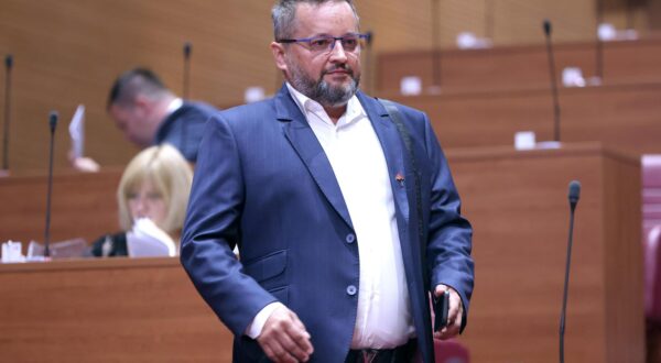 02.10.2024., Zagreb - Sjednica Sabora nastavljena je izlaganjem zastupnickih stajalista nakon kojih slijedi rasprava o Prijedlogu zakona o izmjenama i dopunama Zakona o poljoprivredi. Photo: Patrik Macek/PIXSELL