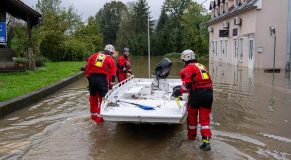 04.10.2024., Ogulin - Poplava je snažno pogodila Ogulin gdje se rijeka Dobra izlila iz korita Photo: Hrvoje Kostelac/PIXSELL
