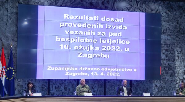13.04.2022., Zagreb - U Nacionalnoj i sveucilisnoj knjiznici Zupanijsko drzavno odvjetnistvo u Zagrebu odrzalo je konferenciju za medije na kojoj su predstavili rezultate dosad provedenih izvida vezanih za pad bespilotne letjelice 10. ozujka 2022. u Zagrebu. Glavna vjestakinja Centra za forenzicna ispitivanja, istrazivanja i vjestacenja "Ivan Vucetic" Ivana Bacic, nacelnik Odjela za nadzor ispravnosti i upravljanje klasom V u Zapovjednistvu za potporu OS RH bojnik Mile Tomic, Drzavni odvjetnik u Zupanijskom drzavnom odvjetnistvu u Zagrebu Jurica Ilic Photo: Tomislav Miletic/PIXSELL