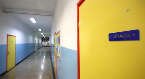 16.03.2020., Sibenik - Zbog koroavirusa Vlada RH je donijela odluku po kojoj od danas nema nastave u školama.Prazne ucionice i hodnici bez ucenika.rPhoto: Dusko Jaramaz/PIXSELL