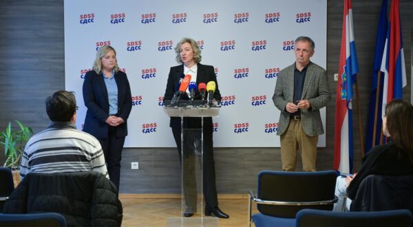 17.09.2024., Zagreb - Zastupnici Samostalne demokratske srpske stranke odrzali su konferenciju za medije s temom: "Sto mi hocemo, a sto drugi hoce s nama u hrvatskom politickom zivotu." Anja Simpraga, Dragana Jeckov, Milorad Pupovac Photo: Sandra Simunovic/PIXSELL