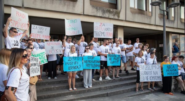 20.07.2024., Zgrada Opcinskog suda, Dubrovnik - Mirni prosvjed odrzan  ispred zgrade Suda u Dubrovniku, zbog mogucnosti pustanja albanske vozacice Klevise Ymeri da se brani sa slobode.  Photo: Grgo Jelavic/PIXSELL