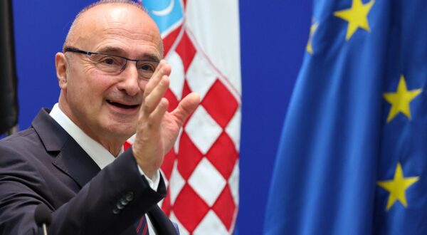 22.10.2024., Ministarstvo vanjskih i europskih poslova, Zagreb - Ministar vanjskih i europskih poslova Gordan Grlic Radman dao je izjavu medjima o aktualnim dogadjanjima. Photo: Goran Stanzl/PIXSELL
