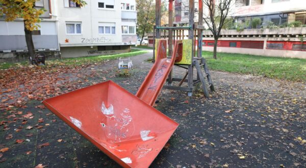 27.10.2024., Travanjska i Lipanjska ulica, Zagreb -Posljedice eksplozije u parkicu usred krizanja Travanjske i Lipanjske ulice kod zagrebackog Jaruna gdje je oko 23 sata  unisten tobogan. Photo: Luka Batelic/PIXSELL