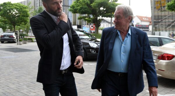 02.06.2017., Ljubljana, Slovenija - Bivsi hrvatski reprezentativac i nogometas Liverpoola Igor Biscan novi je trener NK Olimpija. Na konferenciju za novinare dosao je u pratnji Milana Mandarica. "nPhoto: Borut Zivulovic/FA Bobo/PIXSELL
