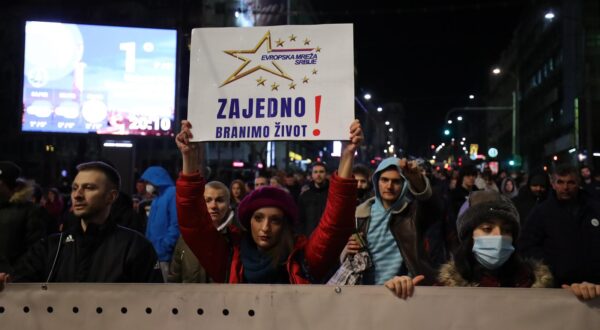 03, February, 2022, Belgrade - In front of the Presidency of Serbia, despite the ban on the gathering, several hundred citizens gathered at a protest organized by the organization Kreni - Promeni, demanding a ban on the extraction of pine and lithium. Photo: Milan Maricic/ATAImages

03, februar, 2022, Beograd - Ispred Predsednistva Srbije, uprkos zabrani skupa, okupilo se nekoliko stotina gradjana na protestu koji je organizovala organizacija Kreni - Promeni trazeci zabranu iskopavanja bora i litijuma. Photo: Milan Maricic/ATAImages Photo: Milan Maricic/ATAImages/PIXSELL