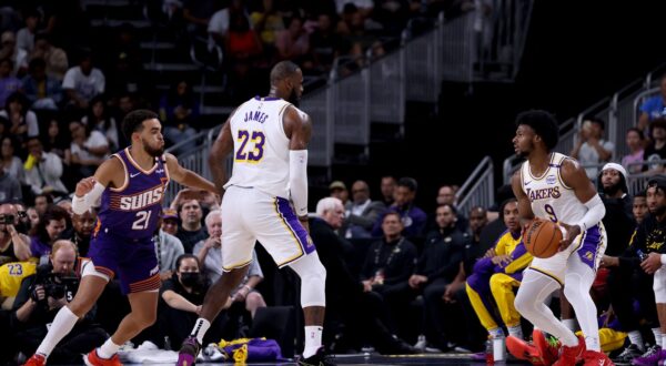 PALM SPRINGS, CALIFORNIA - OCTOBER 06: LeBron James #23 of the Los Angeles Lakers sets a screen for Bronny James #9 against Tyus Jones #21 of the Phoenix Suns during the second quarter at Acrisure Arena on October 06, 2024 in Palm Springs, California.,Image: 917501152, License: Rights-managed, Restrictions: , Model Release: no, Credit line: Katelyn Mulcahy / Getty images / Profimedia