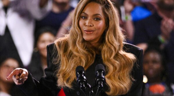 US singer-songwriter Beyonce speaks during a campaign rally for US Vice President and Democratic presidential candidate Kamala Harris at Shell Energy Stadium in Houston, Texas, on October 25, 2024.,Image: 926475688, License: Rights-managed, Restrictions: , Model Release: no, Credit line: Miguel J. Rodriguez CARRILLO / AFP / Profimedia