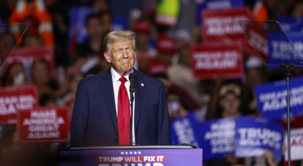 epa11696810 Republican presidential candidate Donald J. Trump speaks during a campaign event at Fiserv forum in Milwaukee, Wisconsin, USA, 01 November 2024. Trump is running against Democratic presidential candidate US Vice President Kamala Harris and the United States will hold its election on 05 November 2024.  EPA/JEFFREY PHELPS