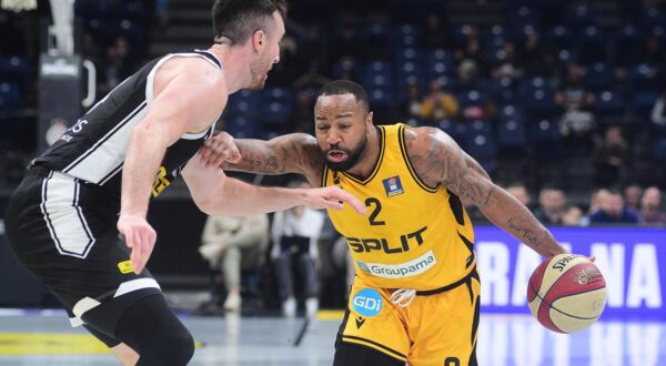 05, February, 2024, Belgrade - The match of the 19th round of AdmiralBet ABA League between KK Partizan Mozzart Bet and KK Split was played in Stark Arena. Frank Kaminsky, #44 (KK Partizan Mozzart Bet), Shannon Shorter, #2 (KK Split). Photo: Dusan Milenkovic/ATAImages

05, februar, 2024, Beograd - Utakmica 19. kola AdmiralBet ABA League izmedju KK Partizan Mozzart Bet i KK Split odigrana je u Stark areni. Photo: Dusan Milenkovic/ATAImages Photo: Dusan Milenkovic/ATAImages/PIXSELL