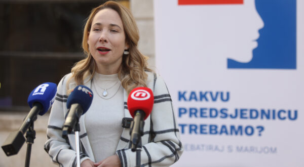16.11.2024. Rijeka - Nezavisna kandidatkinja za predsjednicu Republike Hrvatske, Marija Selak Raspudic odrzala je konferenciju za medije na kojoj jepredstavila svoj program i viziju Hrvatske, s posebnim naglaskom na ovlasti Predsjednice Republike. Photo: Nel Pavletic/PIXSELL