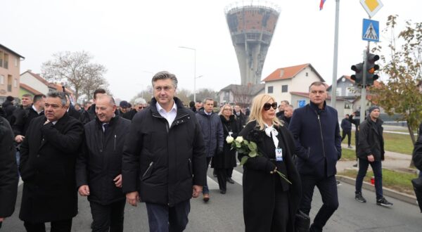 18.11.2024., Vukovar - u Vukovaru se obiljezava 33. godisnjica vukovarske tragedije i stradanja u Domovinskom ratu. Kolona sjecanja koju predvode hrvatski branitelji Vukovara zajedno s clanovima obitelji poginulih, nestalih, ubijenih, nasilno odvedenih i umrlih hrvatskih branitelja Vukovara na celu s pripadnicima Hrvatskih obrambenih snaga koji su branili Vukovar. Photo: Borna jaksic/PIXSELL