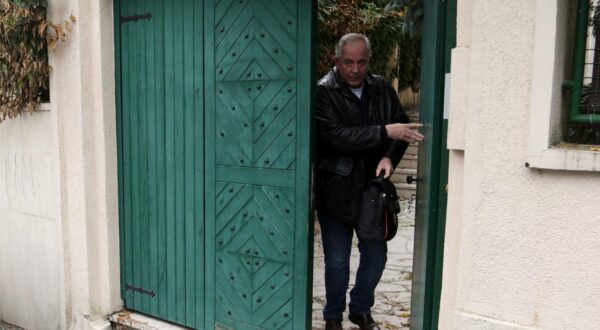 26.11.2015., Zagreb - Ivo Sanader napustio je obiteljsku kucu u Kozarcevoj ulici i uputio se u nepoznatom smjeru.r"nPhoto: Borna Filic/PIXSELL