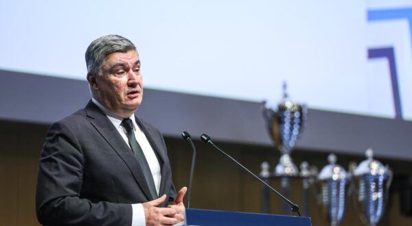26.11.2024., Rektorat Sveucilista u Zagrebu, Zagreb - Predsjednik Republike Zoran Milanovic sudjelovao je na svecanosti dodjele nagrada najboljim studentima sportasima Sveucilista u Zagrebu za akademsku godinu 2023./2024. Predsjednik RH Zoran Milanovic Photo: Luka stanzl/PIXSELL