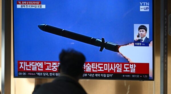 A man watches a television screen showing a news broadcast with file footage of a North Korean missile test, at a train station in Seoul on October 31, 2024. North Korea on October 31 fired a "long-range ballistic missile", South Korea's military said, Pyongyang's first weapons test since Seoul accused it of sending tens of thousands of soldiers to Russia.,Image: 928439279, License: Rights-managed, Restrictions: , Model Release: no, Credit line: JUNG YEON-JE / AFP / Profimedia