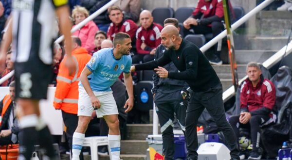 Newcastle United FC v Manchester City FC Manchester City Manager Pep Guardiola talks to Manchester City midfielder Mateo Kovacic 8 during the Newcastle United FC v Manchester City FC English Premier League match at St.James Park, Newcastle, England, United Kingdom on 28 September 2024 Editorial use only. All images are copyright Every Second Media Limited. No images may be reproduced without prior permission. All rights reserved. Premier League and Football League images are subject to licensing agreements with Football DataCo Limited. see https://www.football-dataco.com Copyright: x/EveryxSecondxMediax ESM-1143-0056,Image: 913177941, License: Rights-managed, Restrictions: , Model Release: no, Credit line: IMAGO / imago sportfotodienst / Profimedia