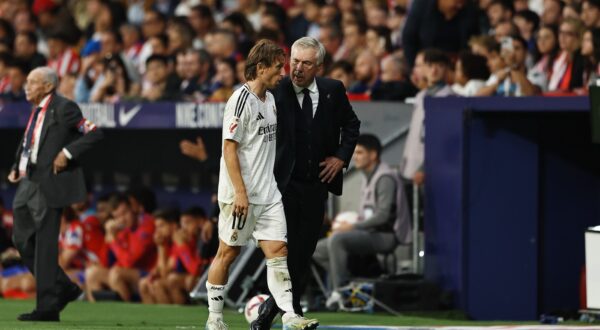 (L-R) Luka Modric, Carlo Ancelotti (Real), SEPTEMBER 29, 2024 - Football / Soccer : Spanish "LaLiga EA Sports" match between Club Atletico de Madrid 1-1 Real Madrid CF at the Estadio Civitas Metropolitano in Madrid, Spain.,Image: 914091949, License: Rights-managed, Restrictions: No third party sales, Model Release: no, Credit line: Mutsu Kawamori / AFLO / Profimedia