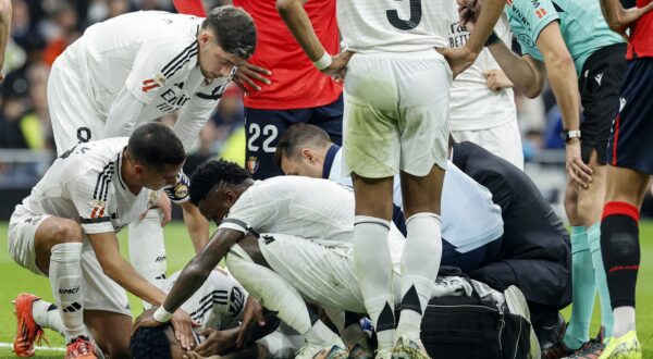Teammates check on Real Madrid's Brazilian defender #03 Eder Militao (BOTTOM) after resulting injured during the Spanish league football match between Real Madrid CF and CA Osasuna at the Santiago Bernabeu stadium in Madrid on November 9, 2024.,Image: 932326710, License: Rights-managed, Restrictions: ALTERNATIVE CROP, Model Release: no, Credit line: OSCAR DEL POZO / AFP / Profimedia