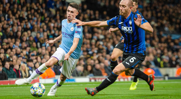 Manchester City v Atalanta BC UEFA Champions League Andrea Masiello of Atalanta BC holds up Phil Foden of Manchester City during the UEFA Champions League match at the Etihad Stadium, Manchester PUBLICATIONxNOTxINxUKxCHN Copyright: xMattxWilkinsonx FIL-13766-0019