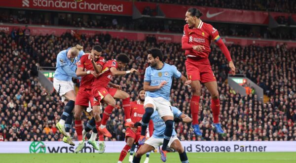 epa11752071 Virgil van Dijk (R) of Liverpool in action during the English Premier League match between Liverpool and Manchester City in Liverpool, Britain, 01 December 2024.  EPA/ADAM VAUGHAN EDITORIAL USE ONLY. No use with unauthorized audio, video, data, fixture lists, club/league logos, 'live' services or NFTs. Online in-match use limited to 120 images, no video emulation. No use in betting, games or single club/league/player publications.