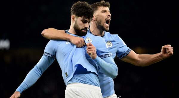 epa11779047 Manchester City's Josko Gvardiol (L) celebrates with teammate Ruben Dias (R) after scoring the 1-0 lead during the English Premier League soccer match between Manchester City and Manchester United, in Manchester, Britain, 15 December 2024.  EPA/PETER POWELL
