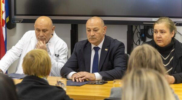 02.12.2024., Vukovar - U Nacionalnoj memorijalnoj bolnici "Dr. Juraj Njavro" u Vukovaru, u organizaciji Ministarstva hrvatskih branitelja odrzana je zavrsna identifikacija posmrtnih ostataka sedam osoba nestalih u Domovinskom ratu, a uz obitelji zrtava identifikaciji je nazocio potpredsjednik Vlade i ministar hrvatskih branitelja Tomo Medved Photo: Borna jaksic/PIXSELL