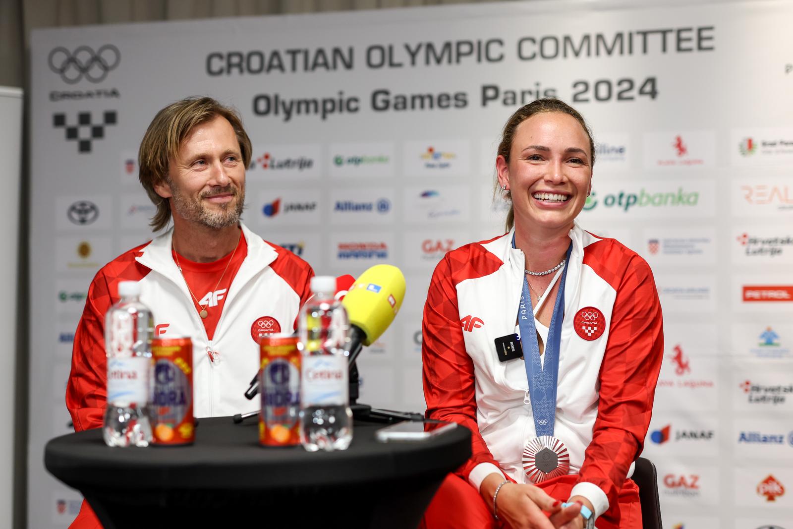 03.08.2024., Pariz, Francuska - XXXIII. Docek Donne Vekic u Hrvatskoj kuci u Parizu nakon osvojene srebrne medalje na Olimpijskim igrama Pariz 2024. Photo: Igor Kralj/PIXSELL