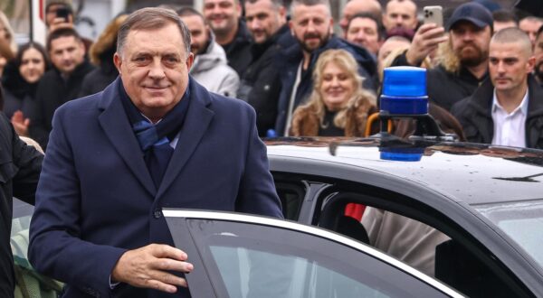 05.12.2024., Sarajevo, Bosna i Hercegovina - Predsjednik bh. entiteta RS Milorad Dodik stigao je danas u sud BiH, a kao i u prijasnjim rocistima, ispred zgrade su ga docekale pristase. Photo: Armin Durgut/PIXSELL