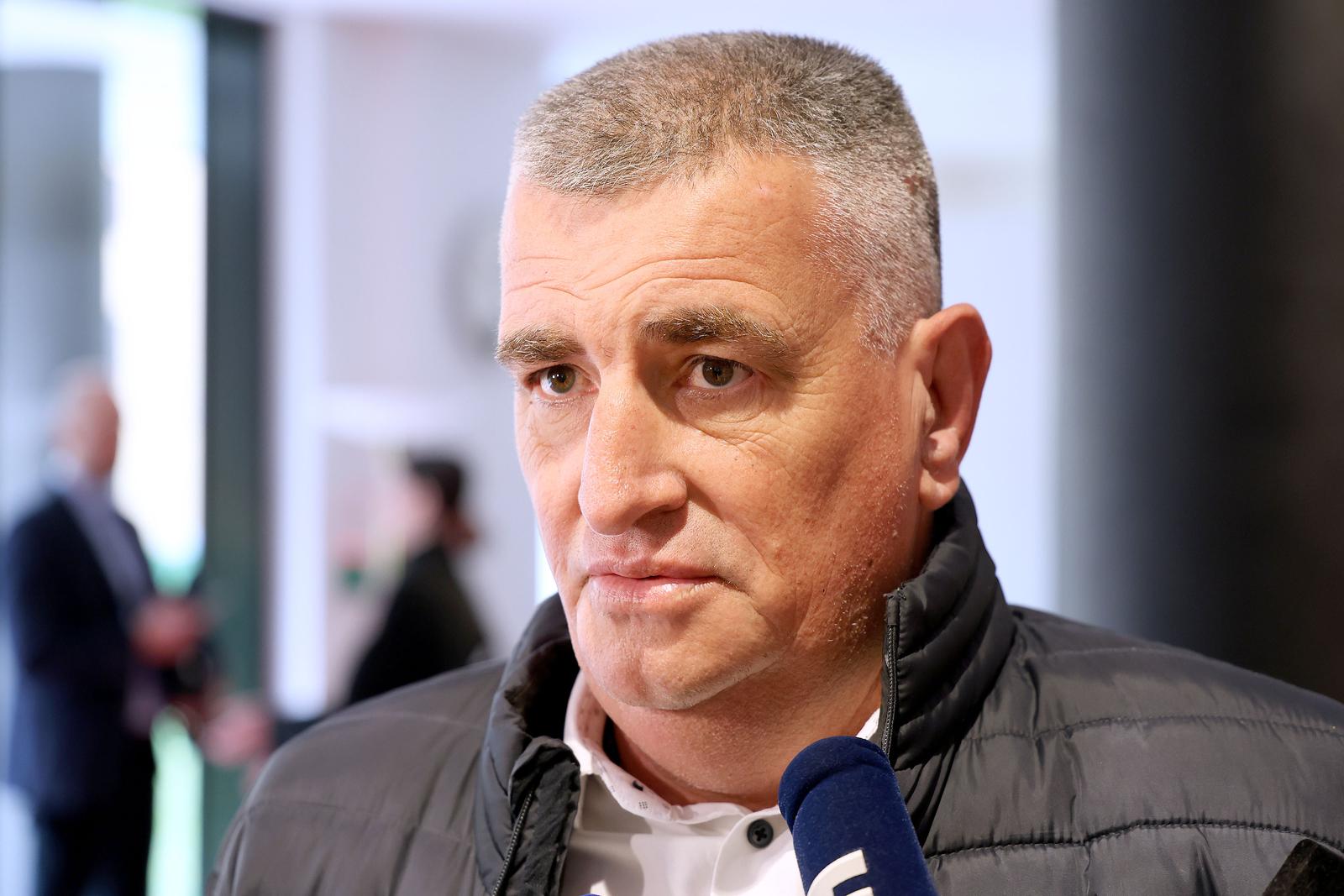 06.12.2024., Zagreb - 4. sjednica Hrvatskoga sabora nastavljena je glasovanjem o raspravljenim tockama dnevnog reda, medju kojima su opoziv premijera, proracun i izbor novih sudaca Ustavnog suda. Prije nastavka sjednice glasovanje je komentirao Miro Bulj. Photo: Patrik Macek/PIXSELL