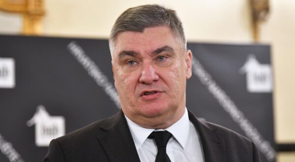 06.12.2024., Varazdin - Predsjednik Repbulike Hrvatske Zoran Milanovic daje izjavu medijima U Hrvatskom narodnom kazalistu nakon svecane sjednice Gradskog vijeca Grada Varazdina povodom obiljezavanja Dana Grada i blagdana svetog Nikole. Photo: Vjeran Zganec Rogulja/PIXSELL