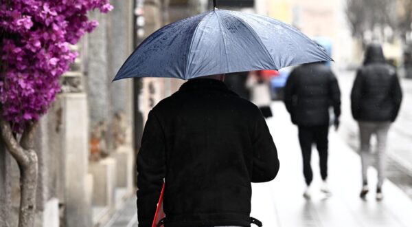 11.12.2024., Zagreb - Kisno jutro u gradu.  Photo: Marko Lukunic/PIXSELL