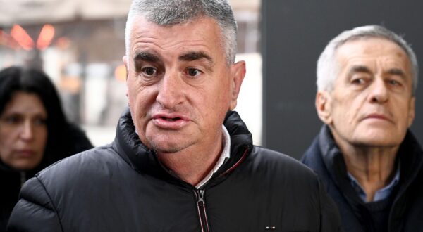 11.12.2024., Zagreb - Predsjednicki kandidat Mosta Miro Bulj odrzao je konferenciju za novinare, na kojoj mu je podrsku dao saborski zastupnik Josip Jurcevic koji je, kao nezavisni zastupnik, prije dva tjedna pristupio Klubu Mosta u Hrvatskom saboru.  Photo: Marko Lukunic/PIXSELL