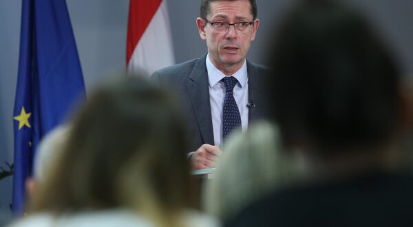 15.06.2013., Zagreb - Veleuciliste VERN organiziralo je okrugli stol Hrvatski put u EU. Ivan Simonovic. rPhoto: Marko Lukunic/PIXSELLr