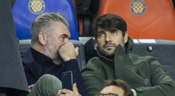 19.12.2021., stadion Poljud, Split - Hrvatski Telekom Prva liga, 20. kolo, HNK Hajduk - NK Osijek. Stipe Pletikosa, Vedran Corluka   Photo: Miroslav Lelas/PIXSELL