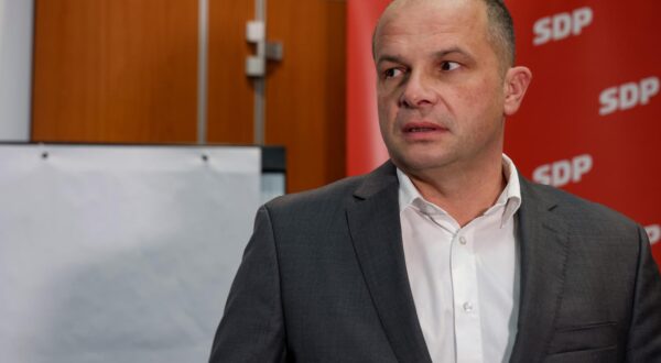 22.11.2024., Zadar - Konferencija za medije SDP-a odrzava se pod nazivom "Koruptivni proracun i aktualna politicka situacija", a na konferenciji su govorili predsjednik SDP-a Sinisa Hajdas Doncic, predsjednik SDP-a GO Zadar Daniel Radeta i v.d. predsjednica SDP-a Zadarske zupanije Vedrana Miskovic. Izjava predsjednice SDP-a Zadarske zupanije Vedrane Miskovic Photo: Sime Zelic/PIXSELL