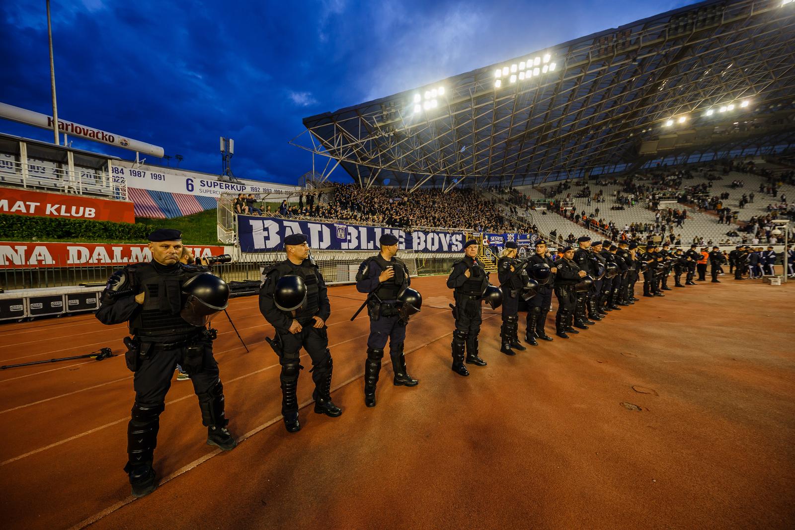 30.04.2023., stadion Poljud, Split - SuperSport HNL, 32. kolo, HNK Hajduk - GNK Dinamo. Policija osigurava tribinu na kojoj se nalaze navijaci Dinama, Bad Blue Bosyi. Photo: Zvonimir Barisin/PIXSELL