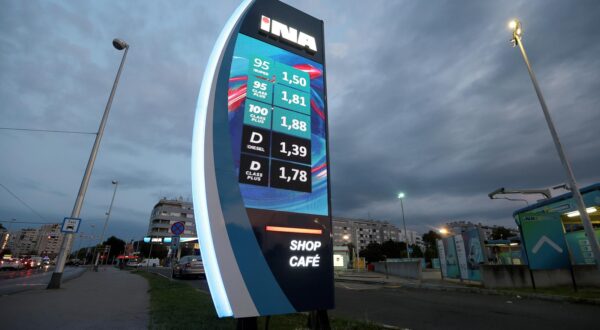 27.08.2024., Zagreb - Odlukom Vlade od ponoci su na benzinskim pumpama nize cijene osnovnih goriva. Vozaci placaju 1.50 EUR/l za benzinsko gorivo (smanjenje 0.03 EUR/l) i 1.39 EUR/l za dizelsko gorivo (smanjenje 0.02 EUR/l) Photo: Patrik Macek/PIXSELL