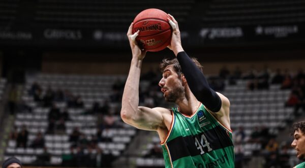 October 29, 2024, Badalona, Barcelona, Spain: Ante Tomic of Joventut Badalona in action during the BKT EuroCup, match played between Juventut Badalona and Dreamland Gran Canaria at Palau Olimpic on October 29, 2024 in Badalona, Spain.,Image: 927955300, License: Rights-managed, Restrictions: , Model Release: no, Credit line: Javier Borrego / Zuma Press / Profimedia