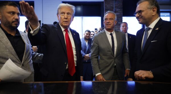 DEARBORN, MICHIGAN - NOVEMBER 01: Republican presidential nominee, former President Donald Trump visits The Great Commoner cafe with Robert F. Kennedy Jr (center R) November 01, 2024 in Dearborn, Michigan. With five days until the election, Trump is campaigning on Friday in the battleground states of Michigan and Wisconsin. on November 01, 2024 in Dearborn, Michigan.   Chip Somodevilla,Image: 929168828, License: Rights-managed, Restrictions: , Model Release: no, Credit line: CHIP SOMODEVILLA / Getty images / Profimedia